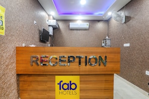 Reception - Fabexpress North Inn (Lucknow)