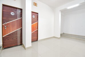 Lobby - FabExpress Diamond Inn (Paud)