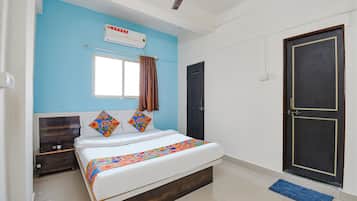 Egyptian cotton sheets, premium bedding, free WiFi, bed sheets