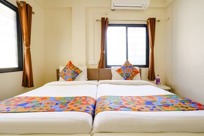 In-room safe, desk, free WiFi, bed sheets - Fabexpress Sai Vyankatesh (Rahata)