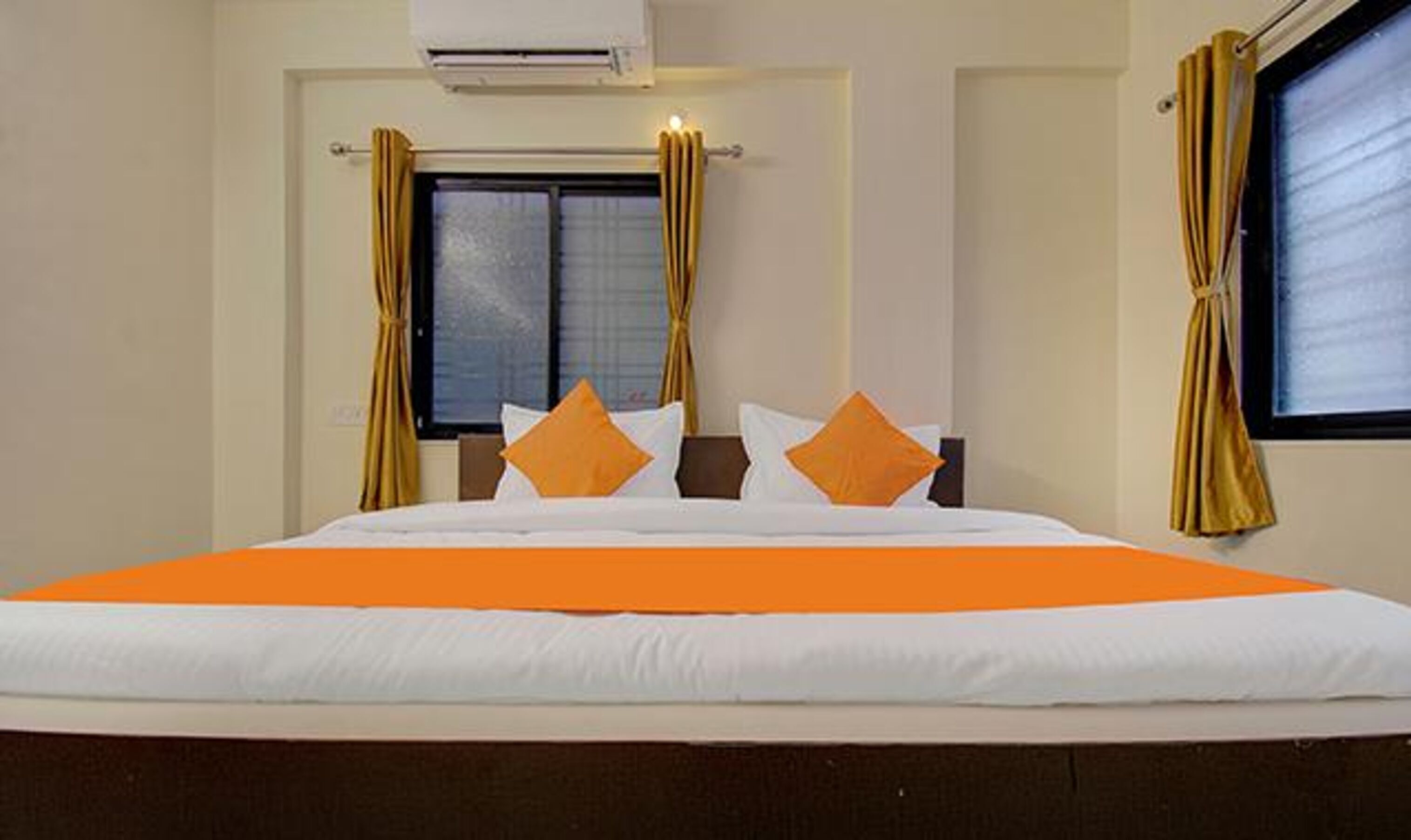 In-room safe, desk, free WiFi, bed sheets