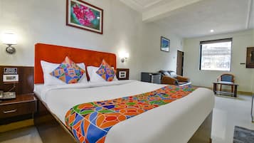 Desk, free WiFi, bed sheets