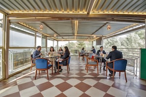 Restaurant - FabHotel Silver Leef and Resort (Wai)
