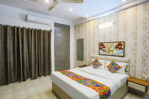 Deluxe Room | Minibar, desk, soundproofing, free WiFi - FabHotel Comfirt Inn (Noida)