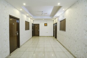 Lobby - FabHotel Comfirt Inn (Noida)