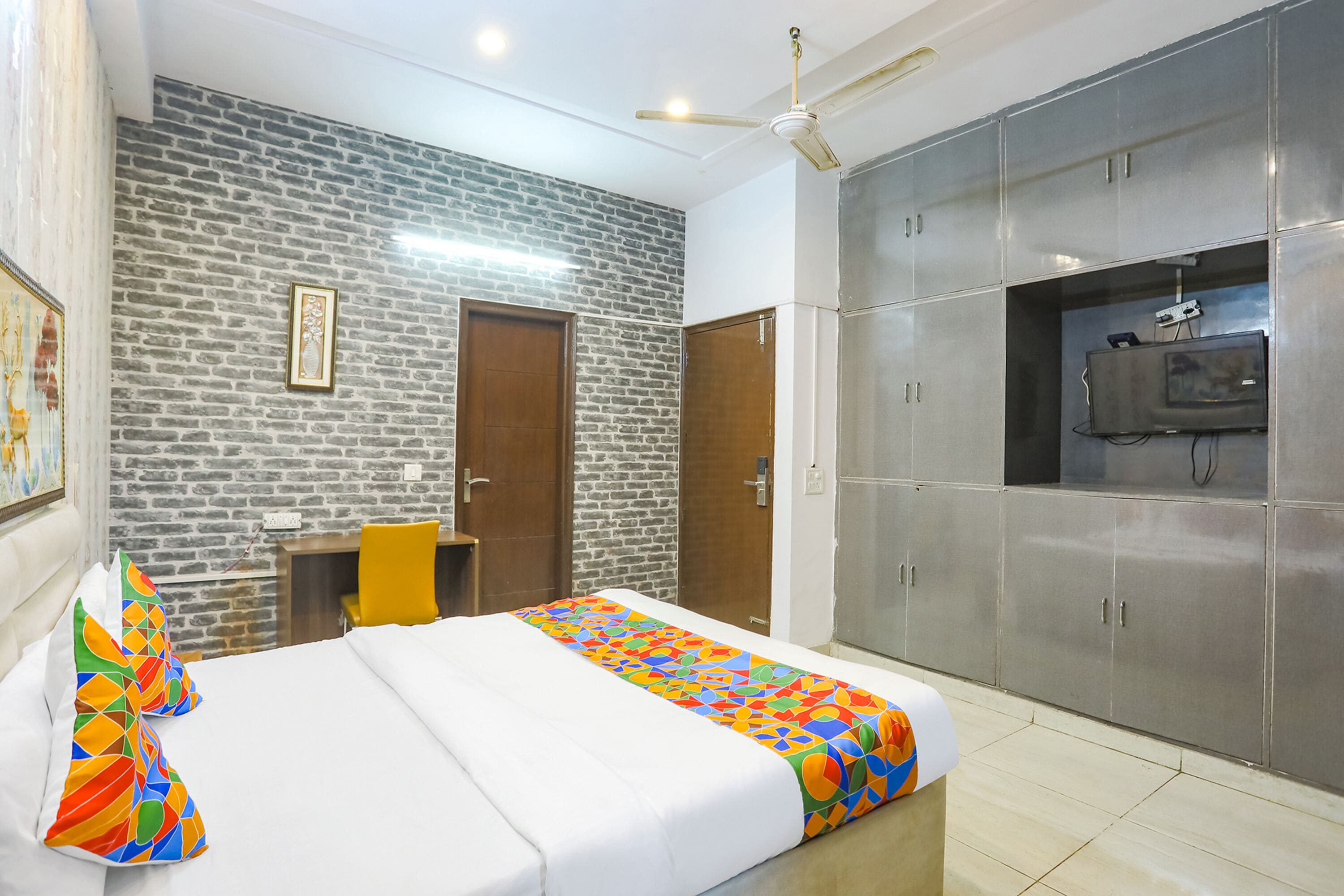 Minibar, desk, soundproofing, free WiFi