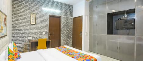 Minibar, desk, soundproofing, free WiFi