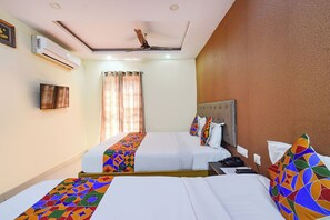Egyptian cotton sheets, premium bedding, in-room safe, desk - Fabhotel L Grand (Hyderabad)