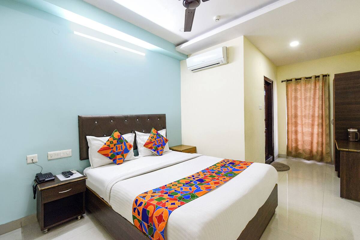 Deluxe kamer | Lakens van Egyptisch katoen, luxe beddengoed, een kluis op de kamer