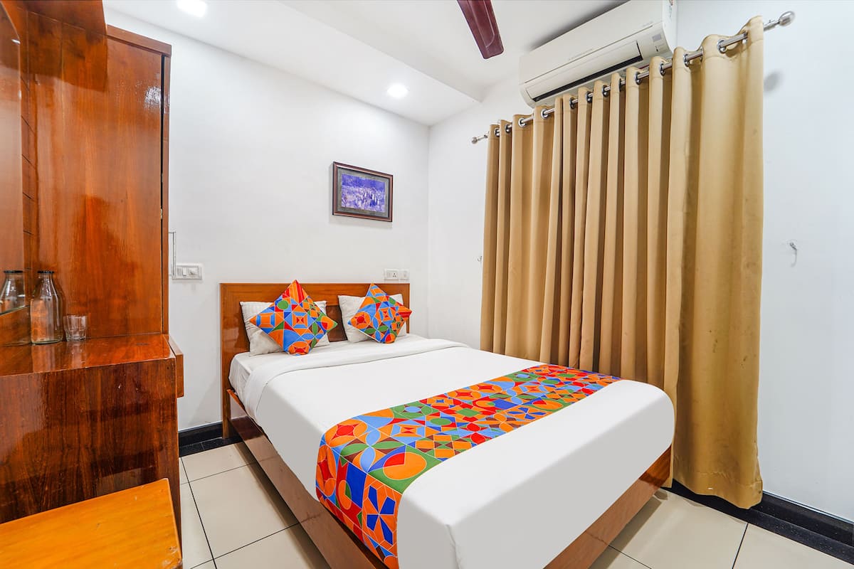 Deluxe Room | Egyptian cotton sheets, premium bedding, in-room safe, desk