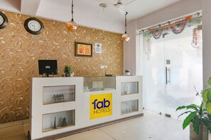 Reception - Fabhotel Vinayaka (Patna)
