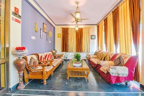 Lobby sitting area - Fabexpress Anuja (Jaipur)