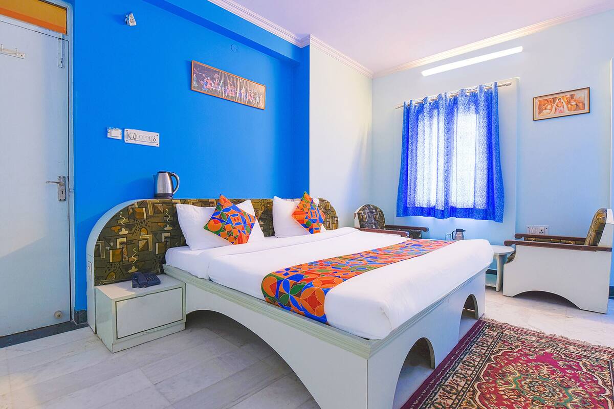 Deluxe Room | Egyptian cotton sheets, premium bedding, in-room safe, desk