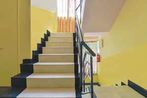 Lobby sitting area - Fabexpress Anuja (Jaipur)