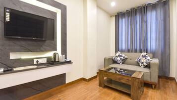 Egyptian cotton sheets, premium bedding, in-room safe, desk