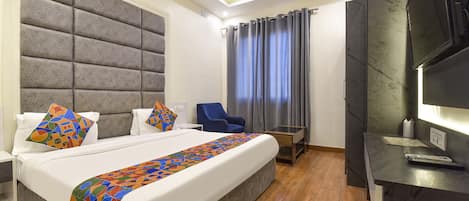 Premium Room | Egyptian cotton sheets, premium bedding, in-room safe, desk