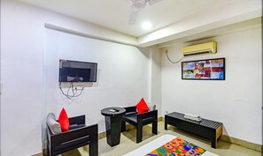 Egyptian cotton sheets, premium bedding, in-room safe, desk - FabHotel Heritage (Barasat)