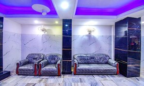 Lobby sitting area - FabHotel Heritage (Barasat)