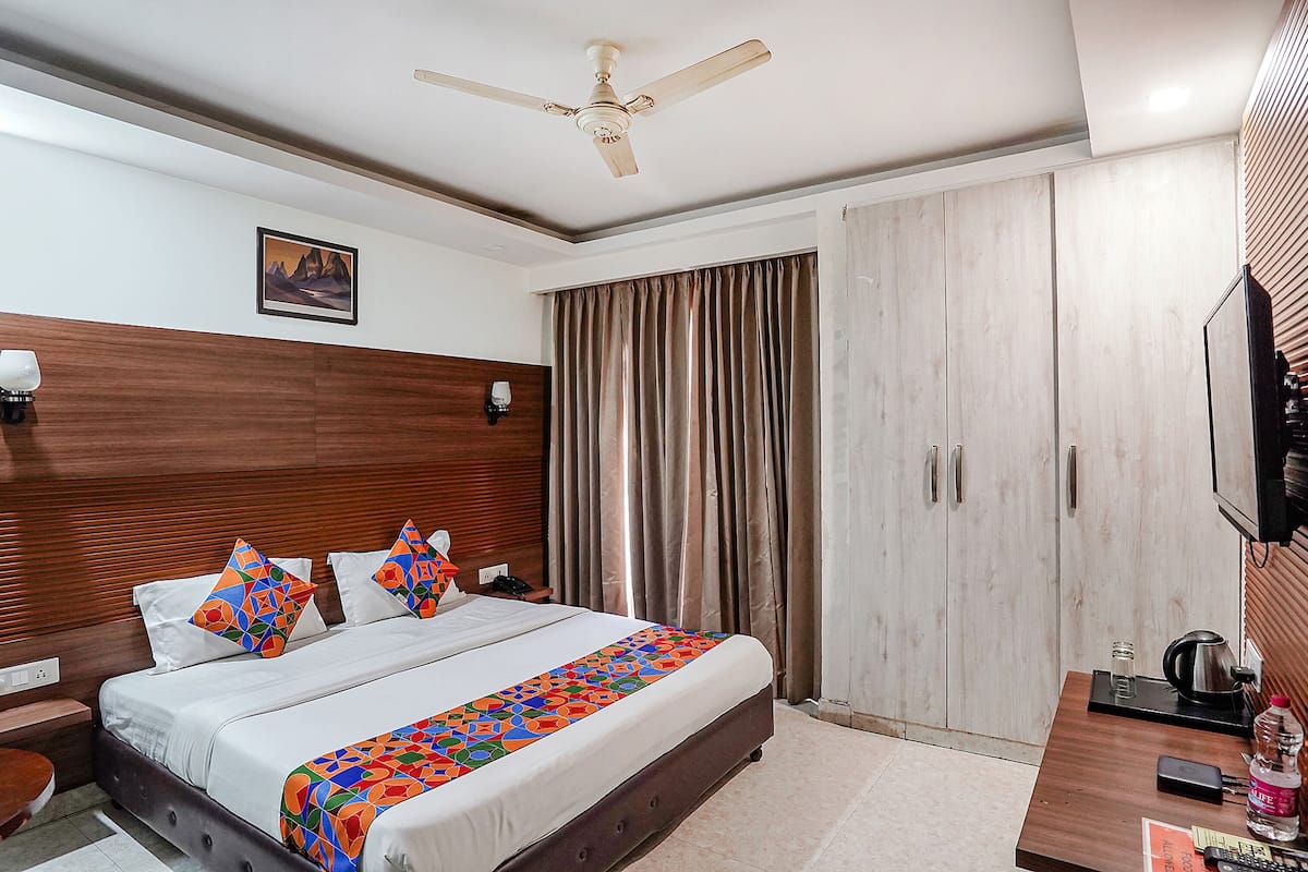 Deluxe Room | Egyptian cotton sheets, premium bedding, in-room safe, desk