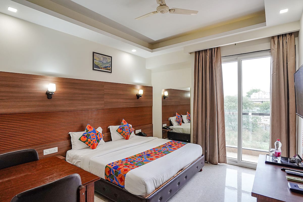 Premium Room | Egyptian cotton sheets, premium bedding, in-room safe, desk