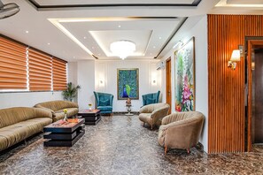 Lobby sitting area - FabHotel The Grace Inn (Gurugram)