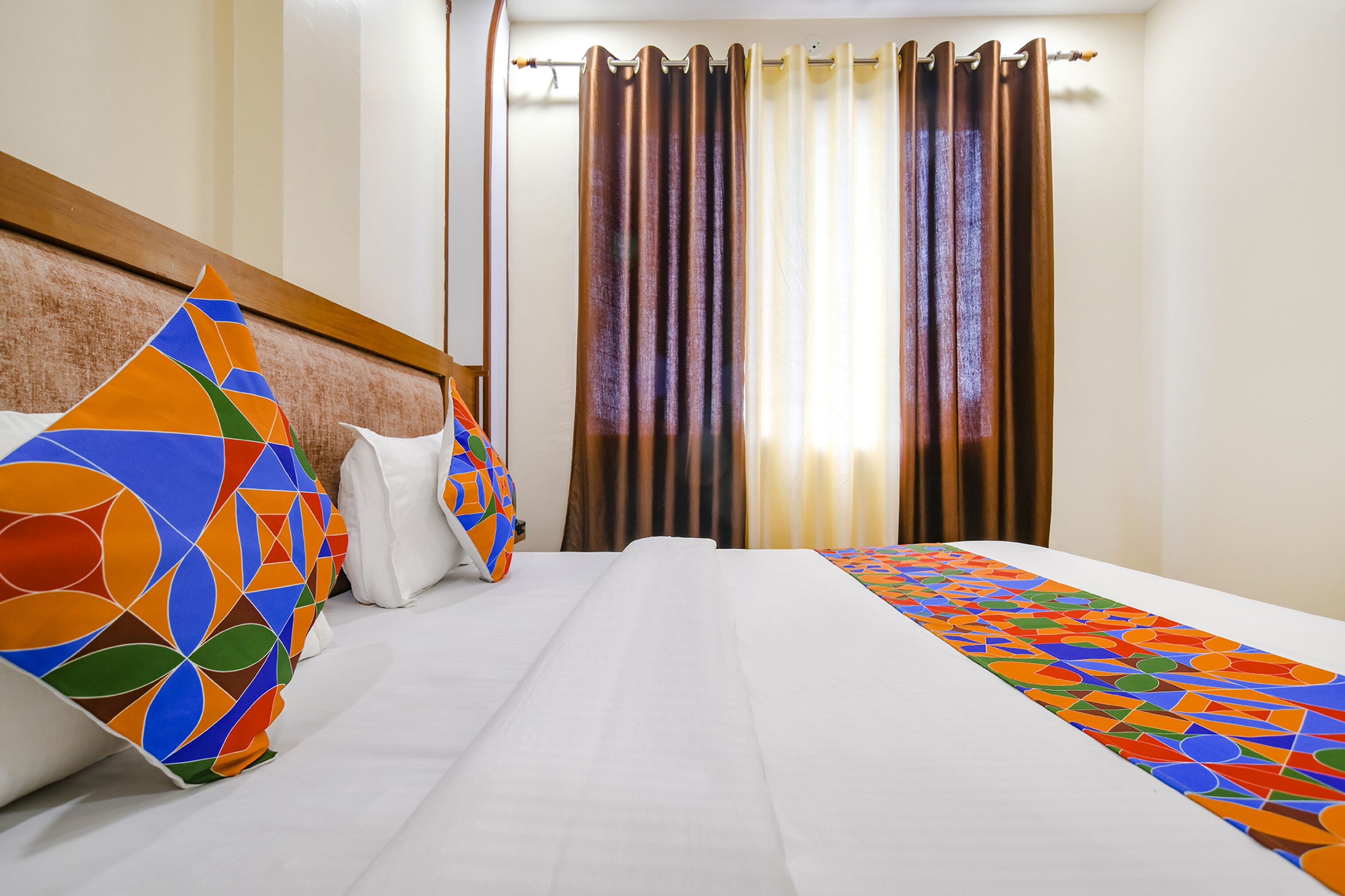 egyptian cotton sheets, premium bedding, in-room safe, desk