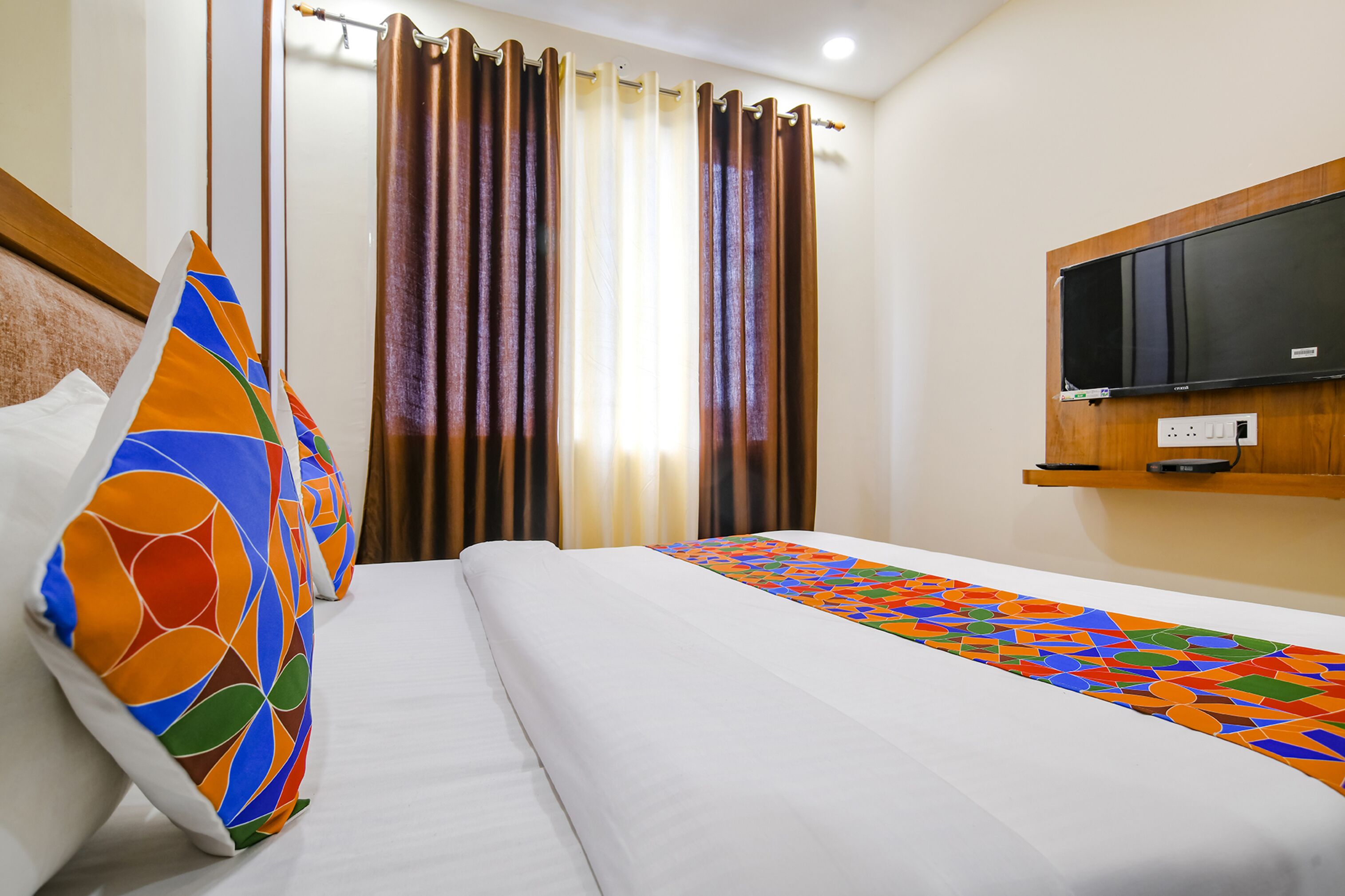 egyptian cotton sheets, premium bedding, in-room safe, desk