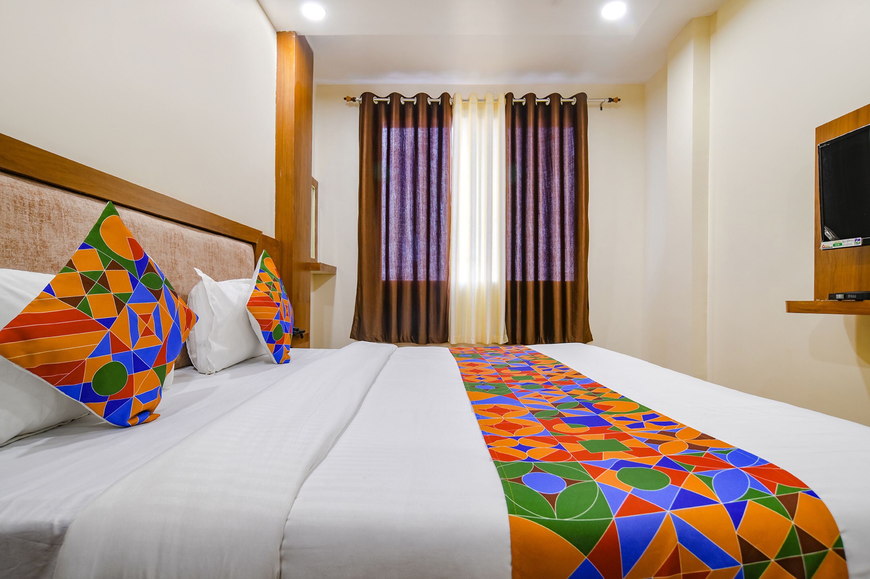 Egyptian cotton sheets, premium bedding, in-room safe, desk