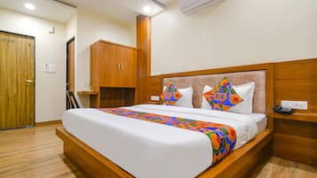 Kamar Deluks | Seprai katun Mesir, seprai premium, brankas, dan meja kerja