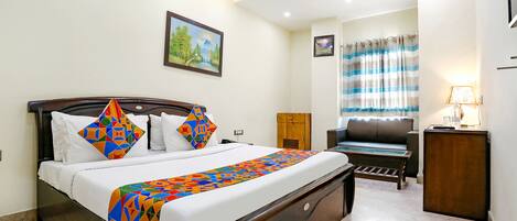 Egyptian cotton sheets, premium bedding, in-room safe, desk