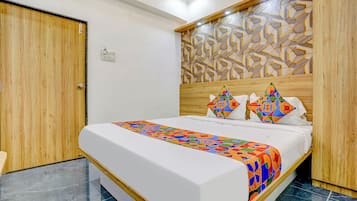 Deluxe Room | Egyptian cotton sheets, premium bedding, in-room safe, desk