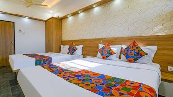 Egyptian cotton sheets, premium bedding, in-room safe, desk