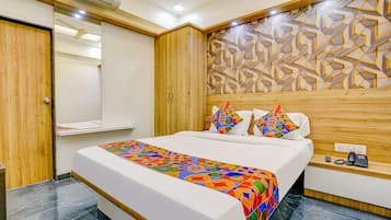 Deluxe Room | Egyptian cotton sheets, premium bedding, in-room safe, desk