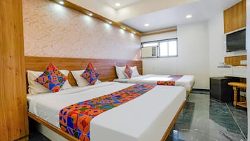 Egyptian cotton sheets, premium bedding, in-room safe, desk