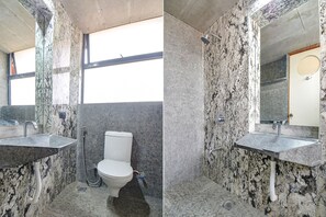 Shower, rainfall showerhead, free toiletries, towels