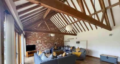 Charming Norfolk Barn Conversion in Barnham Broom