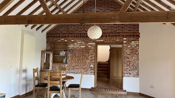 Maison, plusieurs lits | Restauration