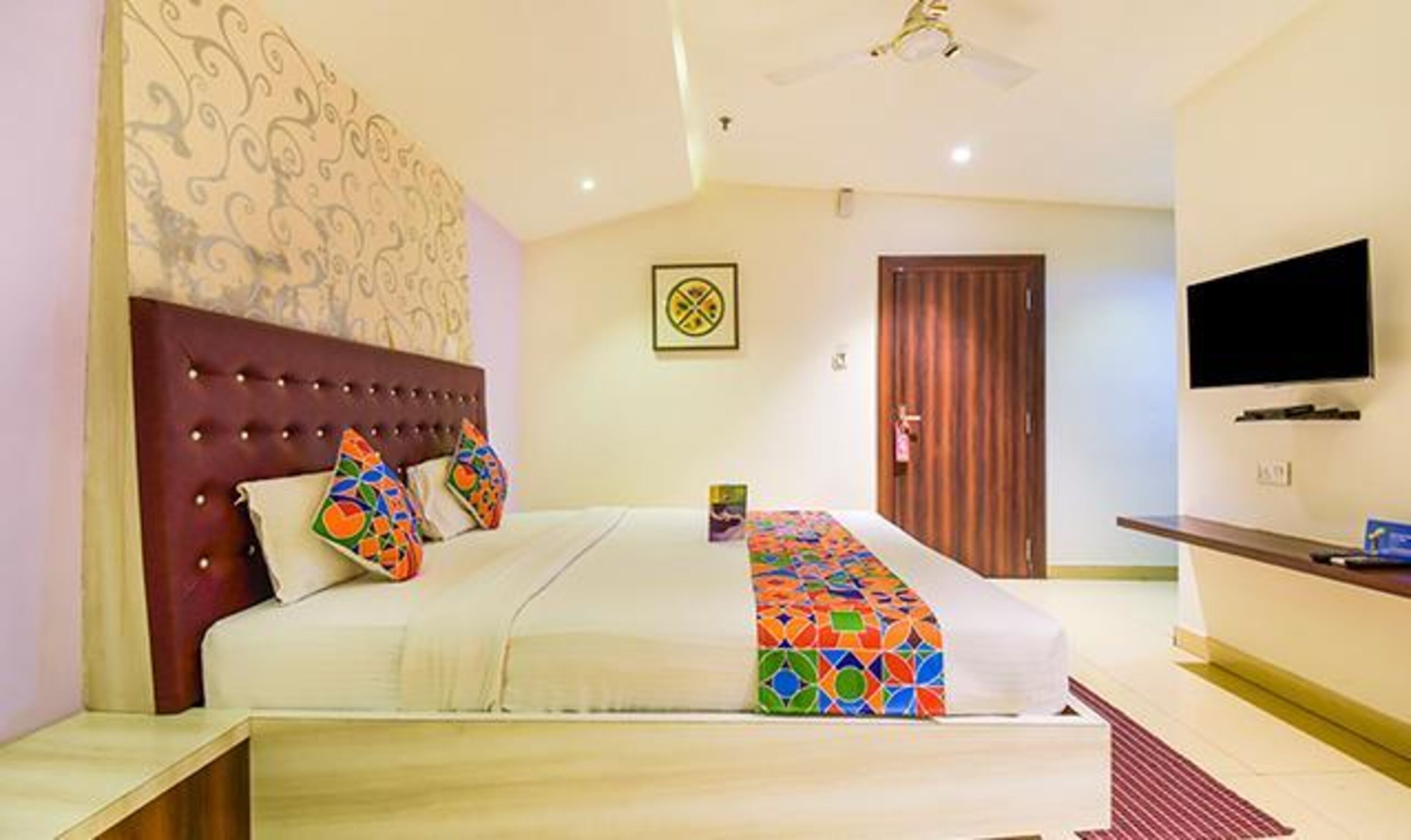 Egyptian cotton sheets, premium bedding, in-room safe, free WiFi