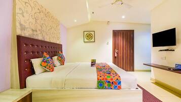 Egyptian cotton sheets, premium bedding, in-room safe, free WiFi