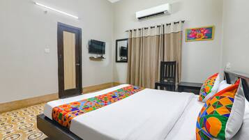 Egyptian cotton sheets, premium bedding, in-room safe, free WiFi