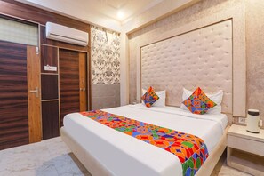 1 bedroom, Egyptian cotton sheets, premium bedding, in-room safe