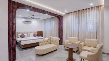 Phòng Suite Cao cấp | Bộ trải giường bằng vải cotton Ai Cập, bộ đồ giường cao cấp