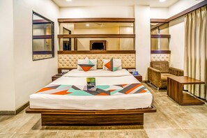 Luxury Suite | Egyptian cotton sheets, premium bedding, in-room safe, free WiFi - FabHotel Global Inn (Chhatrapati Sambhajinagar)