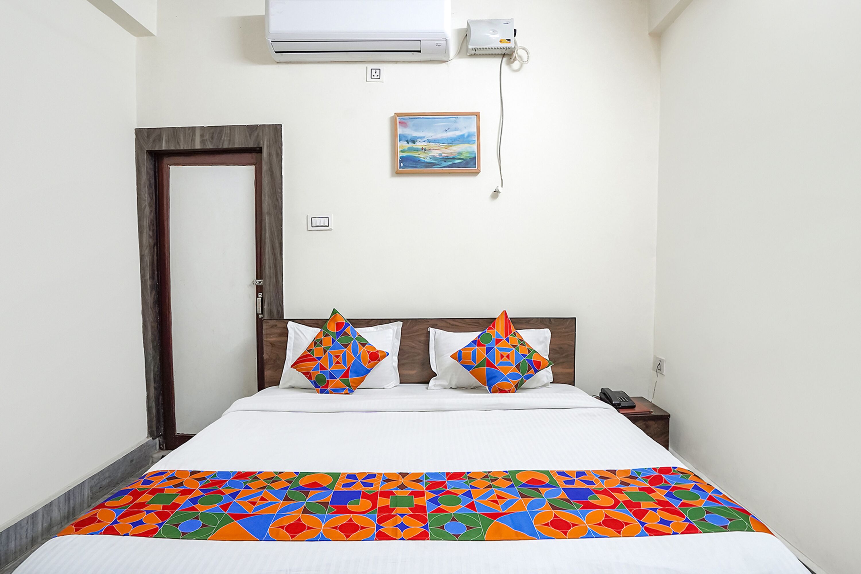 Egyptian cotton sheets, premium bedding, in-room safe, free WiFi