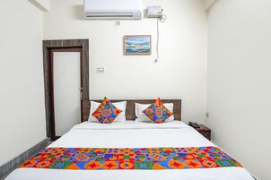 Egyptian cotton sheets, premium bedding, in-room safe, free WiFi