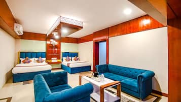 1 bedroom, Egyptian cotton sheets, premium bedding, in-room safe
