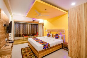 Deluxe Room | 1 bedroom, Egyptian cotton sheets, premium bedding, in-room safe