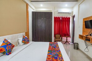 Egyptian cotton sheets, premium bedding, in-room safe, free WiFi