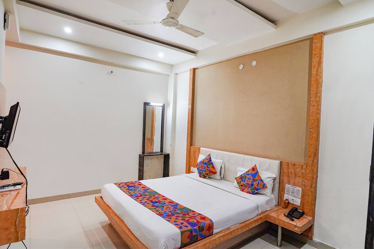 Egyptian cotton sheets, premium bedding, in-room safe, free WiFi