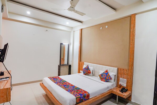 Egyptian cotton sheets, premium bedding, in-room safe, free WiFi